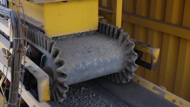 Feeder supplies aggregate from the hot bin to the dryer via a conveyor belt. Processing plants for stone, sand and gravel as asphalt base materials at Asphalt mixing plant to produce Asphalt Hotmix