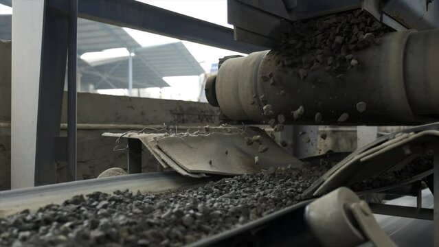 Belt Conveyor, Cold Elevator and hopper to supply cold aggregate from cold bin. Distribute cold aggregate via belt feeder to aggregate belt conveyor according to certain proportions