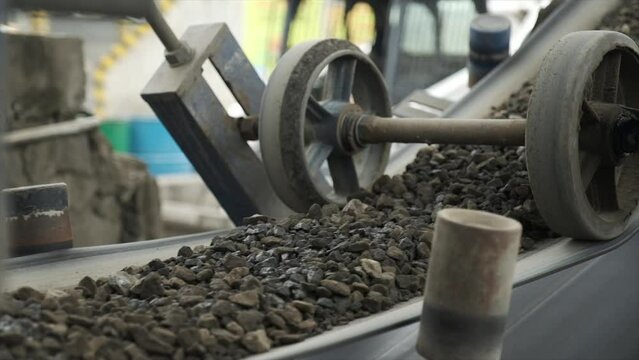 Belt Conveyor, Cold Elevator and hopper to supply cold aggregate from cold bin. Distribute cold aggregate via belt feeder to aggregate belt conveyor according to certain proportions