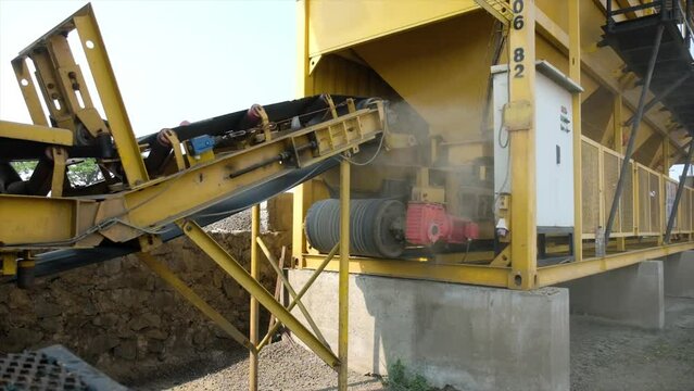Feeder supplies aggregate from the hot bin to the dryer via a conveyor belt. Processing plants for stone, sand and gravel as asphalt base materials at Asphalt mixing plant to produce Asphalt Hotmix