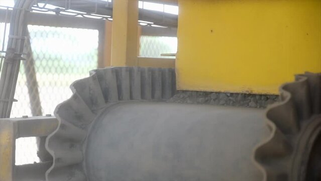 Feeder supplies aggregate from the hot bin to the dryer via a conveyor belt. Processing plants for stone, sand and gravel as asphalt base materials at Asphalt mixing plant to produce Asphalt Hotmix