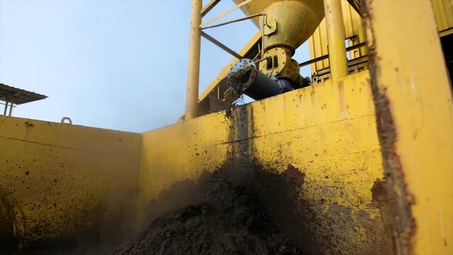 AMP unit comes with Dust Collection equipment System Dry or Wet type Dust Collector type at Asphalt mixing plant. Place to collect dust resulting from the aggregate drying process. Asphalt factory
