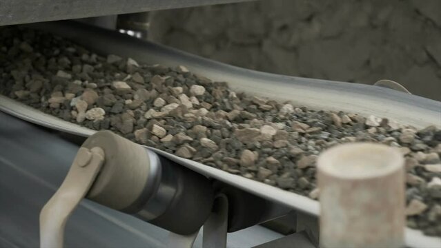 Belt Conveyor, Cold Elevator and hopper to supply cold aggregate from cold bin. Distribute cold aggregate via belt feeder to aggregate belt conveyor according to certain proportions