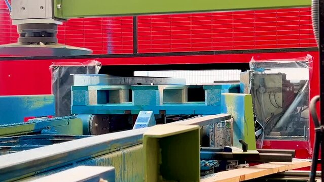 Automatic production of wood Europallets by using UV inks and lights for curing on a conveyor belt