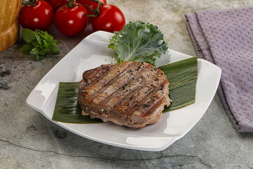 Grilled tuna medallion in the plate