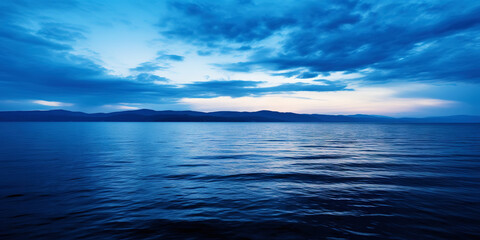 Obraz premium Dark sea surface with a dramatic cloudy sky above. Approaching storm. Generative AI