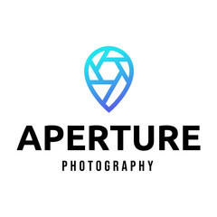Naklejka premium Diaphragm camera logo design. Camera logo template, vector logo for photographer