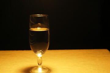 グラスに注いだワイン、お酒