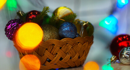Fototapeta na wymiar Christmas tree toys in a basket