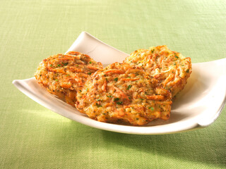 Gemüsepuffer, vegan, Gemüsetaler, Puffer, Tellergericht,