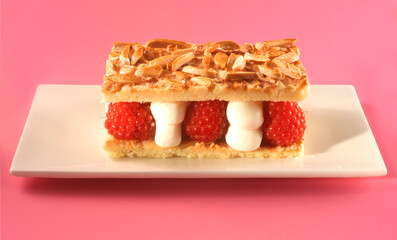 Mandelntorte, Mandeln gestiftet, Himbeertorte, Creme, Rezept,