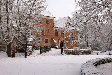 oporów, zamek, polska, zima, śnieg, zabytek, zwiedzamy, biel, biały, stary, architektura, dom,...