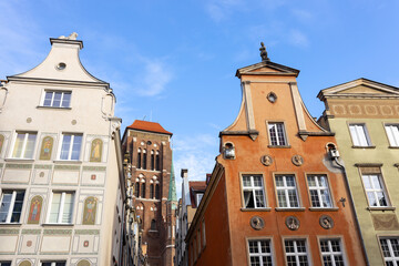 Obraz premium Old historical colorful building architecture facade of Old Town in Gdansk. Traveling Europe in summer. Vacation concept