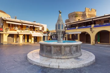 Fototapeten Hippocrates Square and Sintrivan Fountain in Rhodes early in the morning © pillerss
