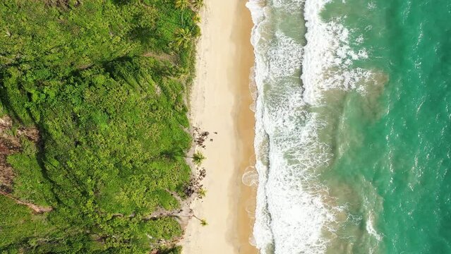 Praia de Coqueirinho na Paraiba Visto de Cima com Drone 4k - Litoral sul da Paraíba - Nordeste - Brasil - Paraiso 