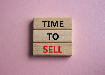 Time to Sell symbol. Concept words Time to Sell on wooden blocks. Beautiful pink background. Business and Time to Sell concept. Copy space.