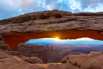 Mesa Arch at sunrise, Canyonlands National Park, Utah, USA - 689267477