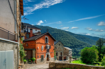 Linas de Broto is an Aragonese town belonging to the municipality of Torla-Ordesa, in the Sobrarbe region, province of Huesca, Aragon, and very close to the Ordesa and Monte Perdido National Park. 
