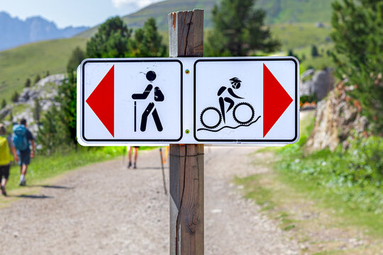 Sign for pedestrians and bicycles