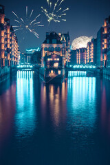 Das Wasserschloss in Hamburg mit Feuerwerk