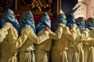 procesión lunes santo 2023 salamanca ILUSTRE COFRADÍA DE LA SANTA CRUZ DEL REDENTOR Y DE LA...