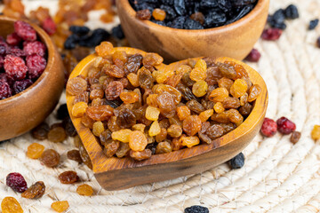 yellow dry raisins for cooking desserts