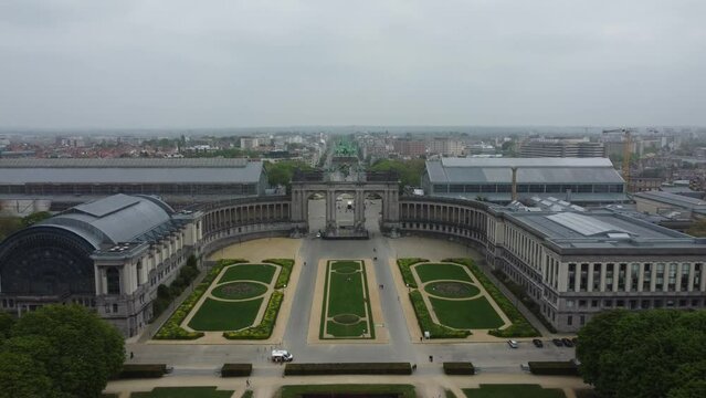 Vue a&eacute;rienne panoramique de la ville de Bruxelles, capitale, Parc du Cinquantenaire, Belgique, Europe