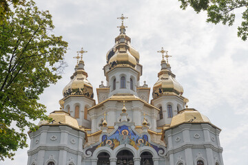 Fototapeta na wymiar exterior of Church of the Holy Myrrh-Bearing Women in kharkiv city