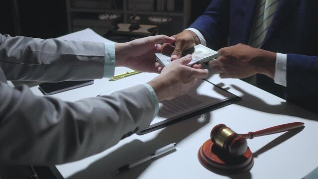 Lawyers or business consultants agree to accept bribes in illegal business. Corruption in the contracting business and bribery before signing the contract