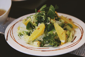 자몽이 들어간 새콤한 그린 샐러드