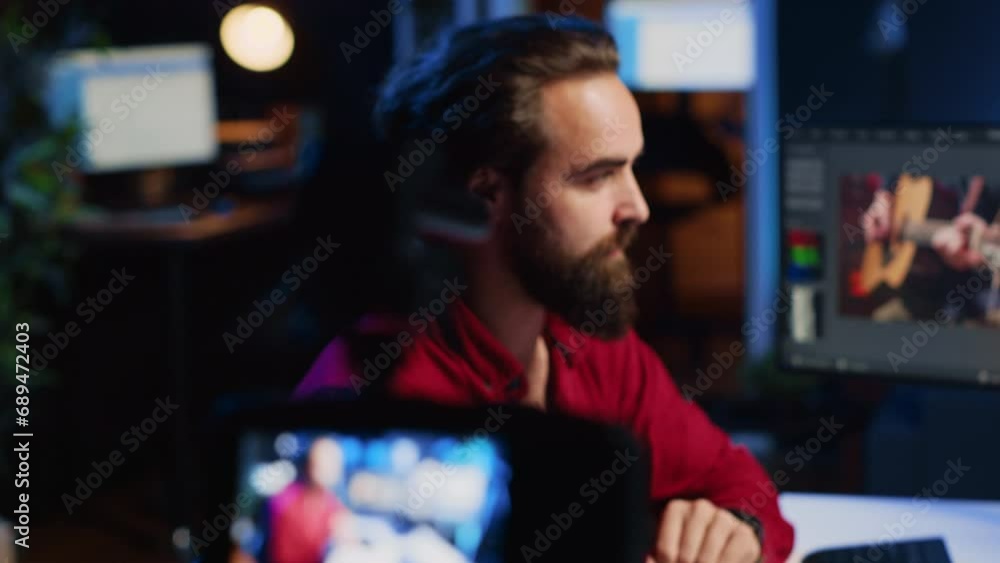 Aufkleber photographer content creator using professional camera to record basic photography editing technique