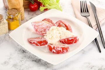 Salad with sliced tomato and stracciatella