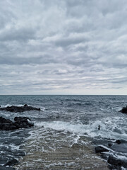 The sea of ​​Jeju Island is full of strong waves.