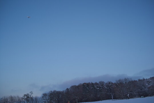Farbige Wolken nach dem ersten Schnee