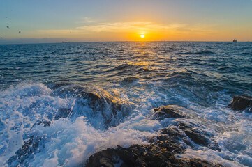 波打ち際の朝日20150726