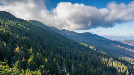 Widok na zbocza Babiej Góry z Sokolicy © Arsky