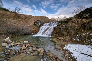 Fototapeta na wymiar La cascata nella prateria - Cascata del Rivotico - Campotosto Abruzzo - Parco Nazionale Gran Sasso e Monti della Laga