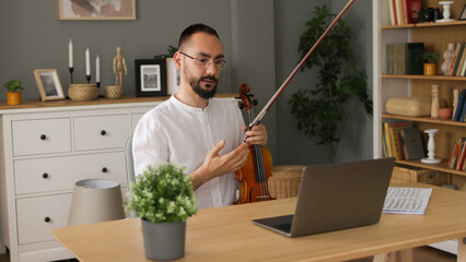 Online violin lessons with male music teacher