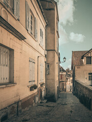 Discovering Joigny’s Past: Captivating Street Views of the Old Village