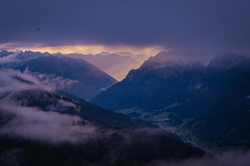 Obraz premium sunset over the mountains