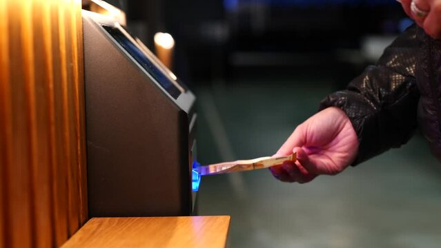 automatic payment machine that replaces humansProyecto sin título