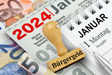 Deutscher Kalender 1. Januar 2024 Neujahr und Stempel mit Bürgergeld und Euro Geldscheine - obrazy, fototapety, plakaty