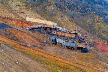 Deurstickers Remnants of coal mines, Longyearbyen © Sunil Singh