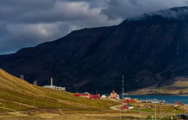 Fotobehang Longyearbyen town © Sunil Singh