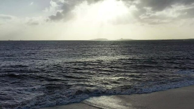 survol de la plage de Marina di torre grande pr&egrave;s d'Oristano en Sardaigne
