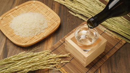 日本酒・冷酒イメージ　酒と白米と稲穂