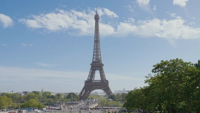 vista de parís con la torre Eiffel en medio
