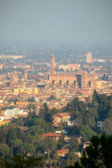 La città di Bologna vista dai portici di San Luca, Emilia Romagna