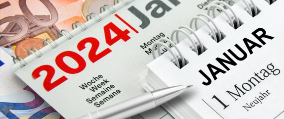Deutscher Kalender Datum Neujahr 1. Januar 2024   Finanzen und Euro Geldscheine mit Kugelschreiber