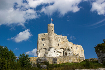 Fototapeta premium Ruins of medieval castle Mirow - Eagle's Nest Trail in Bobolice in Poland